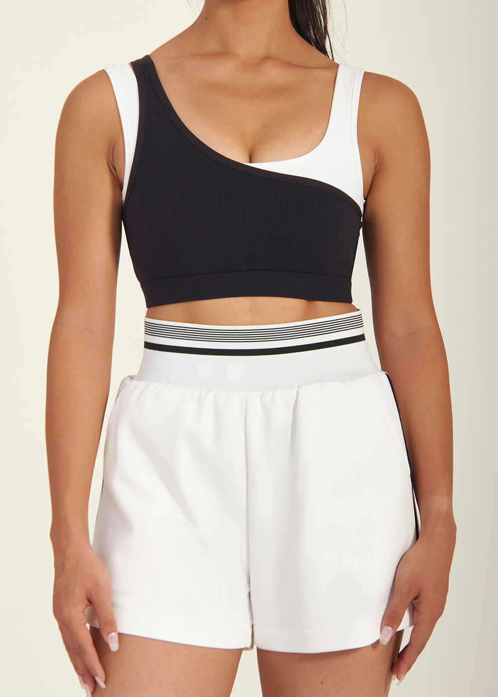 Customized Black White Sportswear Comfortable Bra Fitness Workout Basic Shorts 2 Pieces Set